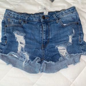 Tilly’s Venice Mid Rise Shorts